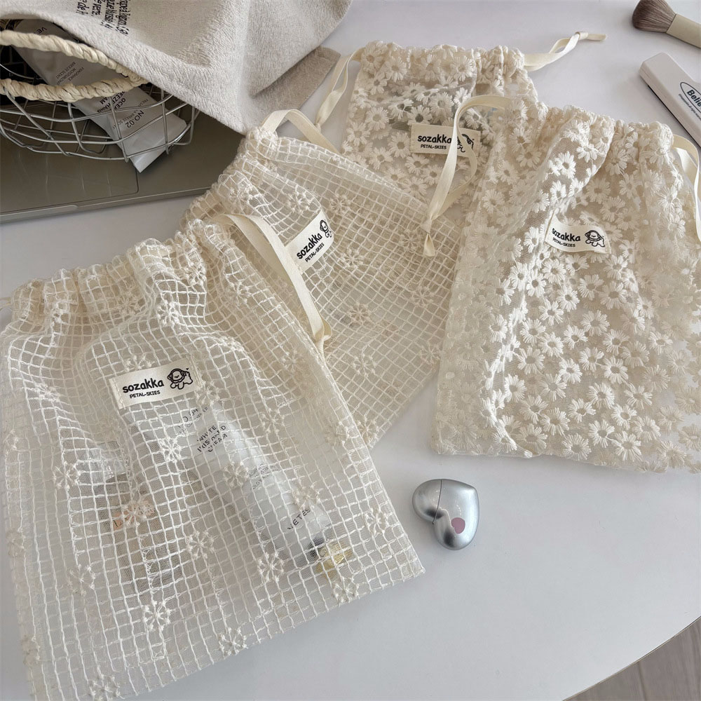 Travel Accessories Set - Dantel işlemeli papatya desenli file ipli